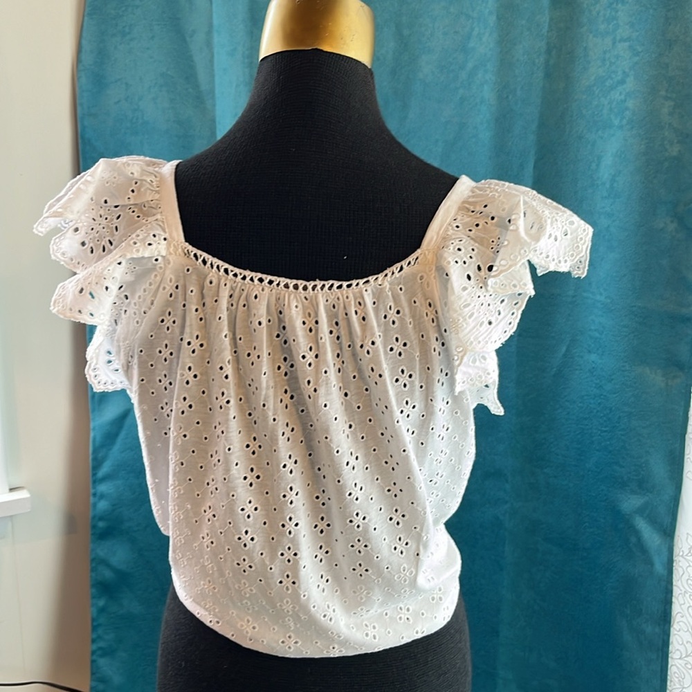 Dainty ruffle tank in white eyelet fabric. - Picture 5 of 5
